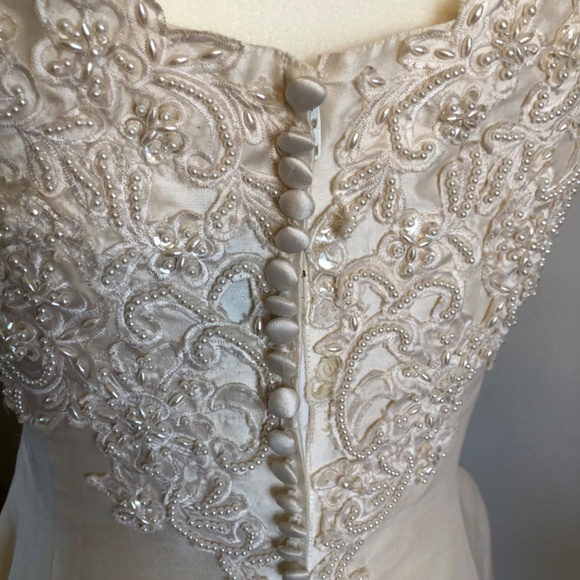 Wedding dress - Picture 7 of 16